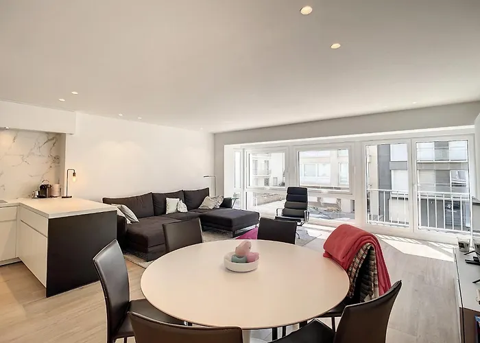 Apartment In Seaside Bliss *